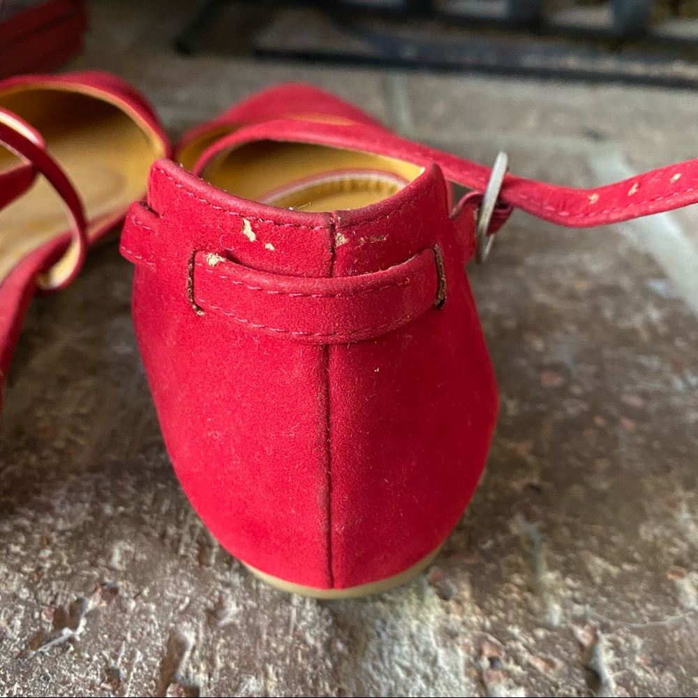 Red Pointed Flats - Picture 5 of 6